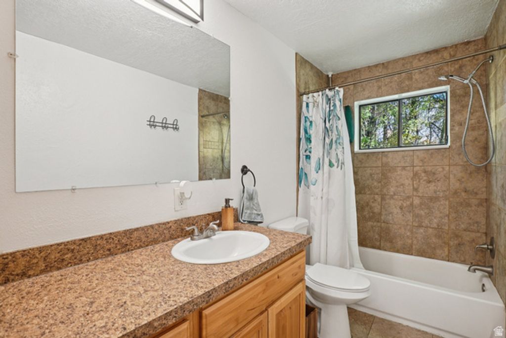 Image 4 of property listing at 645 SWENSON AVE #3, Springville, UT 84663