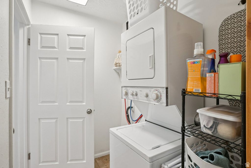 Image 5 of property listing at 645 SWENSON AVE #3, Springville, UT 84663