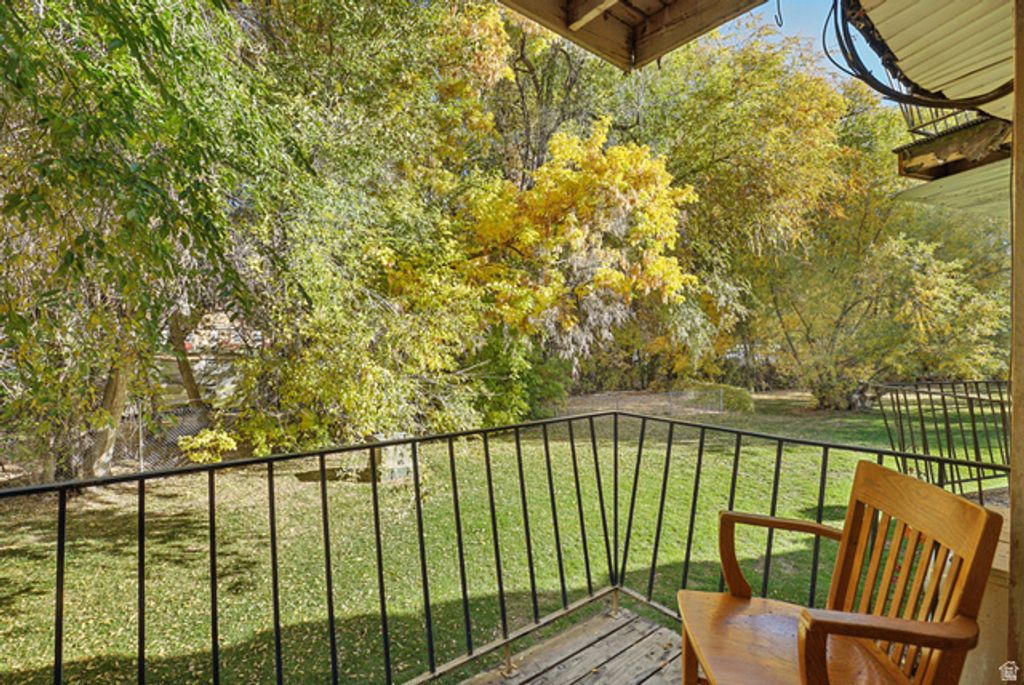 Image 8 of property listing at 645 SWENSON AVE #3, Springville, UT 84663