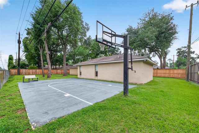 341 W Gaywood Drive, Houston, TX 77079