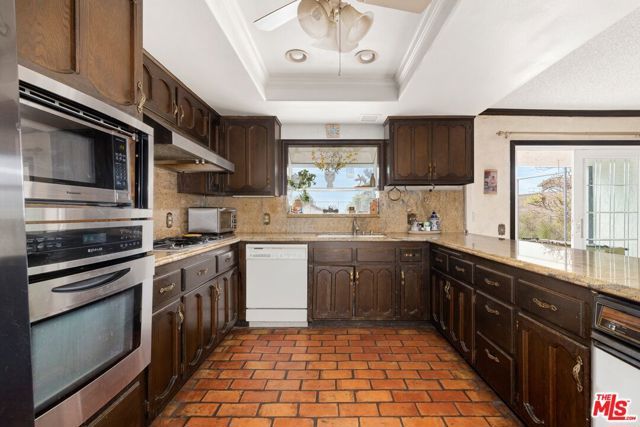 7680 E Eucalyptus Way, Anaheim, CA 92808