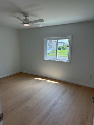 64 LONGWOOD PL, North Wales, PA 19454