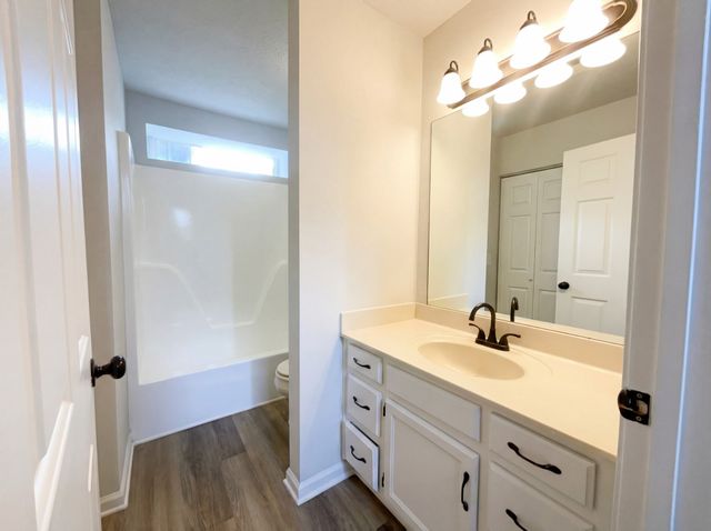 101 Newport Ln, Hendersonville, TN 37075