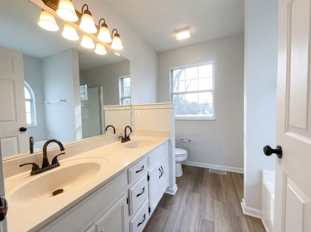 101 Newport Ln, Hendersonville, TN 37075