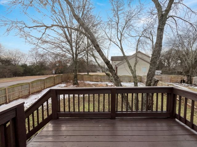 101 Newport Ln, Hendersonville, TN 37075