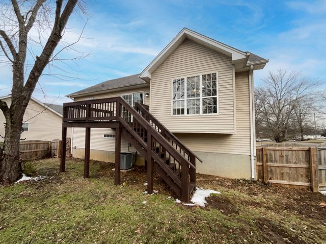 101 Newport Ln, Hendersonville, TN 37075