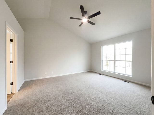 101 Newport Ln, Hendersonville, TN 37075