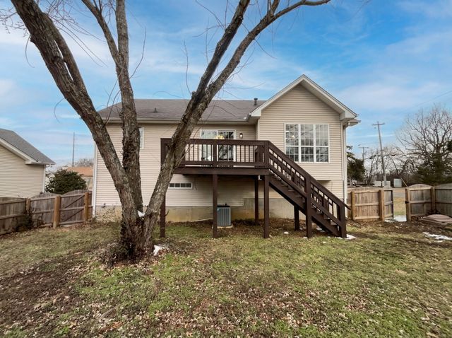 101 Newport Ln, Hendersonville, TN 37075