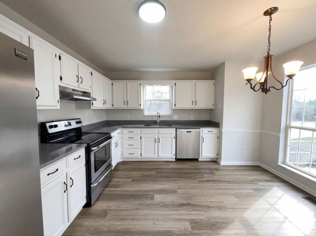 101 Newport Ln, Hendersonville, TN 37075