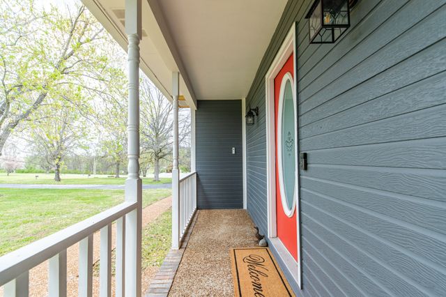 868 Tom Osborne Rd, Columbia, TN 38401