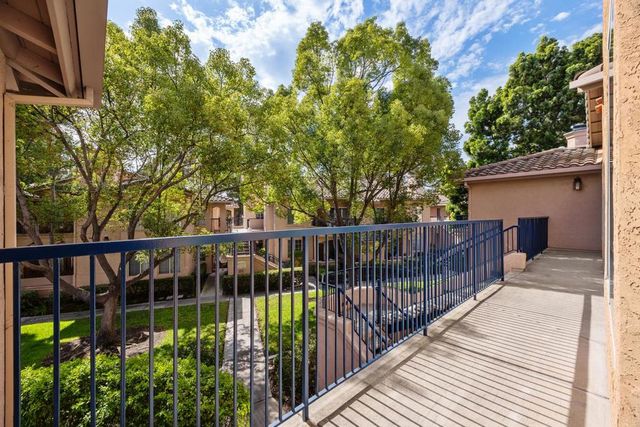 18698 Caminito Cantilena 206, San Diego, CA 92128