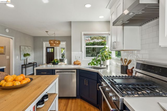 2465 Alida St, Oakland, CA 94602