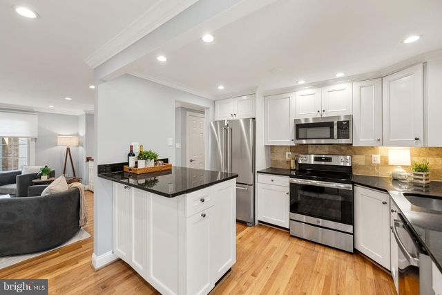 8463 YELLOW LEAF CT, Springfield, VA 22153