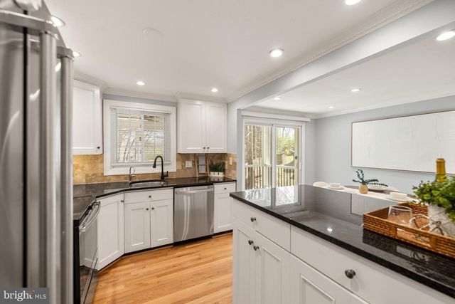 8463 YELLOW LEAF CT, Springfield, VA 22153