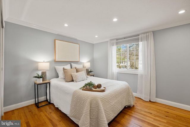 8463 YELLOW LEAF CT, Springfield, VA 22153