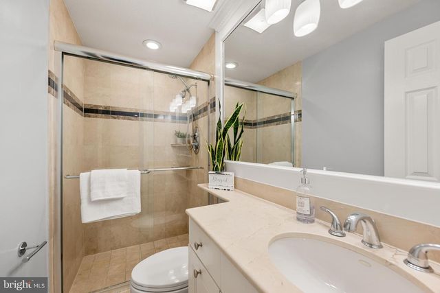 8463 YELLOW LEAF CT, Springfield, VA 22153