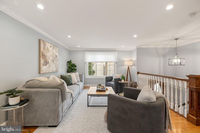 8463 YELLOW LEAF CT, Springfield, VA 22153