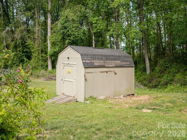 126 Upward Acres Street, East Flat Rock, NC 28726