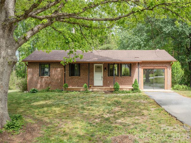 126 Upward Acres Street, East Flat Rock, NC 28726