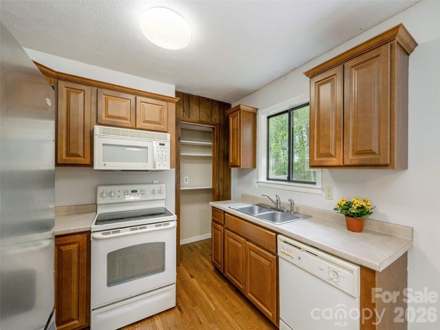 126 Upward Acres Street, East Flat Rock, NC 28726