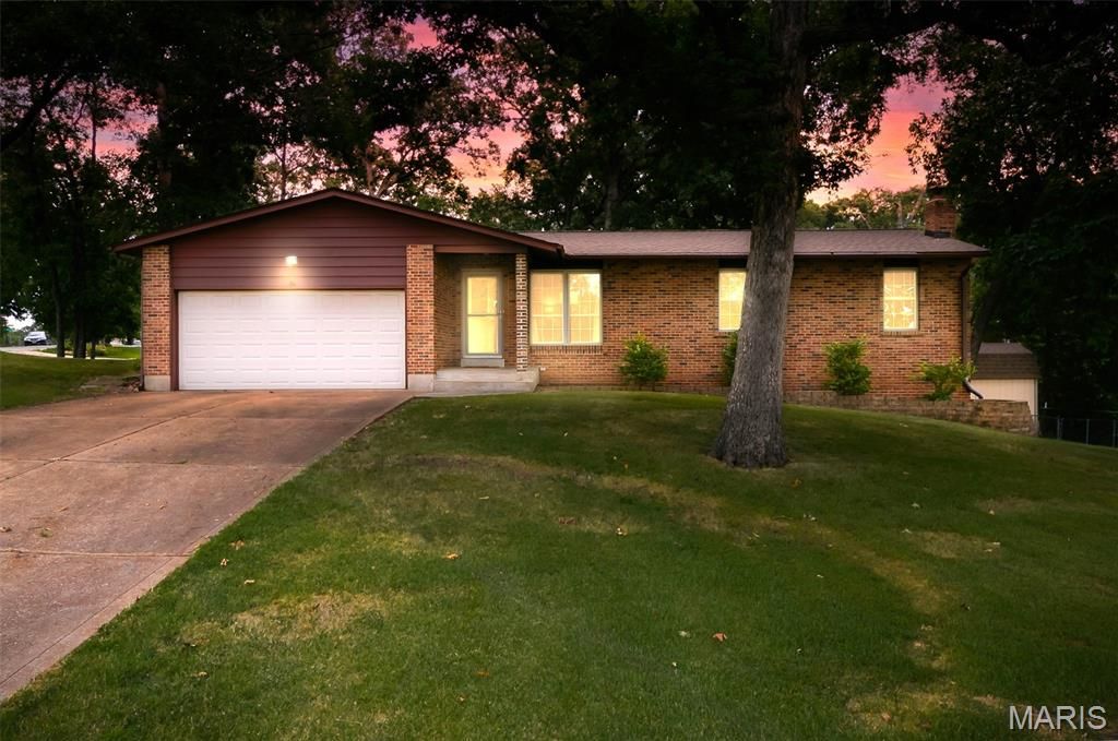 2 Carr Circle, O'fallon, MO 63366