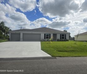 582 Fleetwood Street SW, Palm Bay, FL 32908