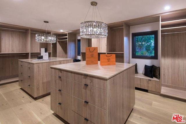 1378 N DOHENY Drive, Los Angeles, CA 90069