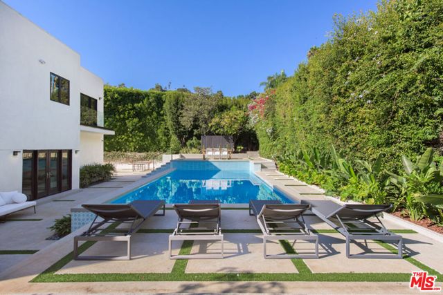 1378 N DOHENY Drive, Los Angeles, CA 90069