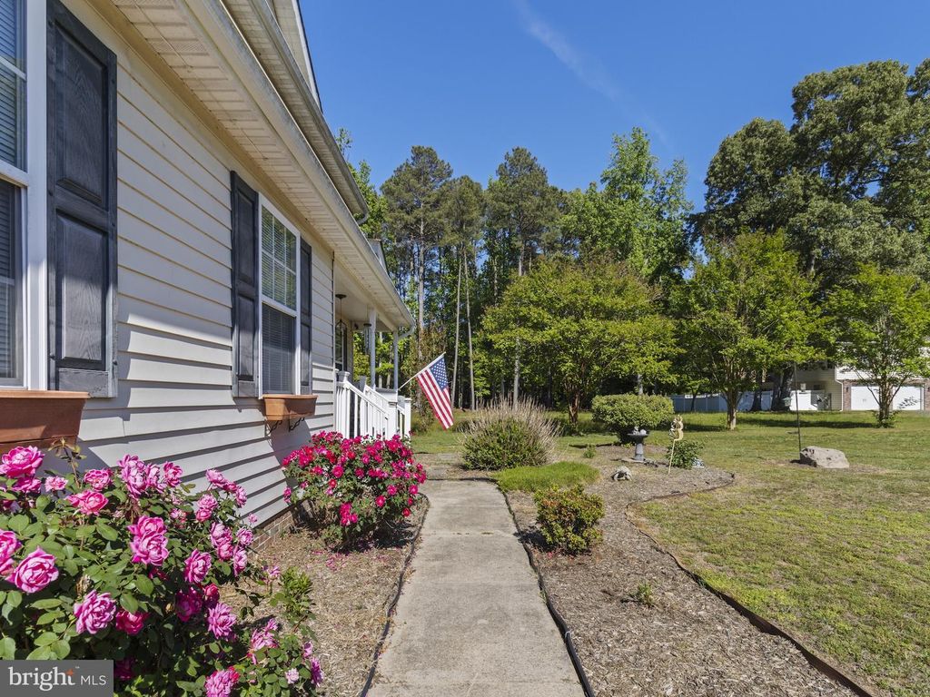 Image 10 of property listing at 43430 BROWNS LN, Leonardtown, MD 20650