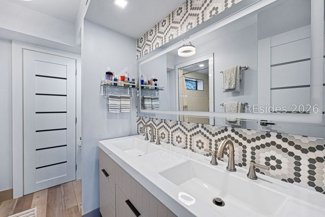 7 Shelter Cove Ln Apt 7549, Hilton Head Island, SC 29928