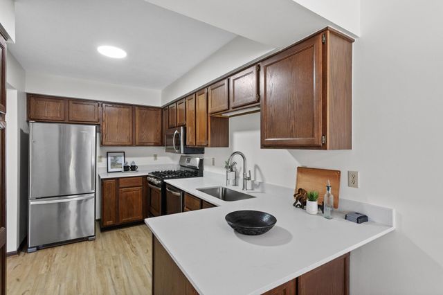 4670 Ridge Cliff Drive, Eagan, MN 55122