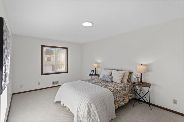 4670 Ridge Cliff Drive, Eagan, MN 55122