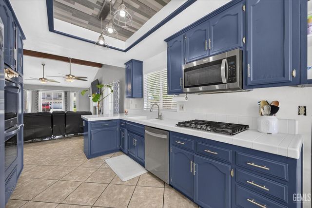 5808 Spring Blossom Street, Bakersfield, CA 93313