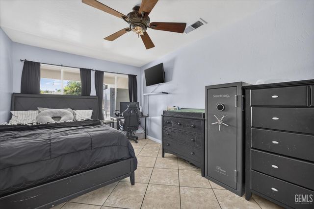 5808 Spring Blossom Street, Bakersfield, CA 93313