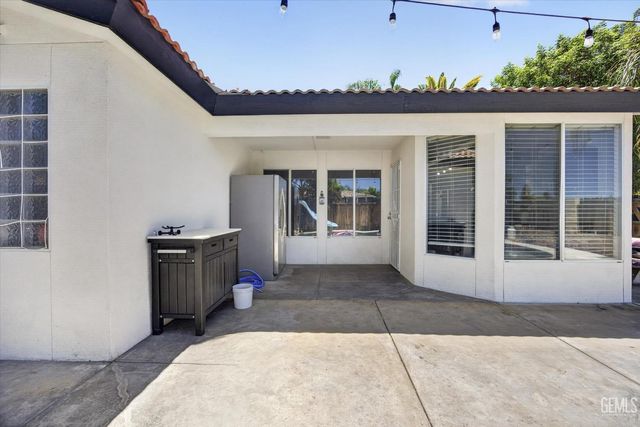 5808 Spring Blossom Street, Bakersfield, CA 93313