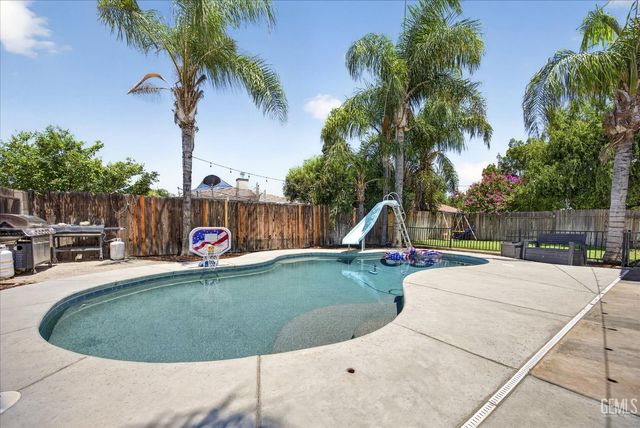 5808 Spring Blossom Street, Bakersfield, CA 93313