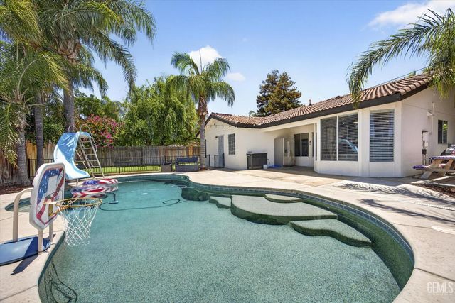 5808 Spring Blossom Street, Bakersfield, CA 93313