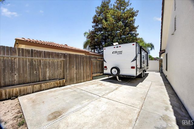 5808 Spring Blossom Street, Bakersfield, CA 93313