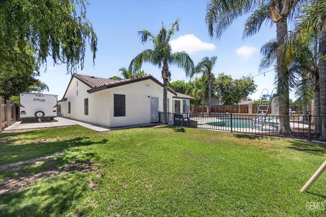 5808 Spring Blossom Street, Bakersfield, CA 93313
