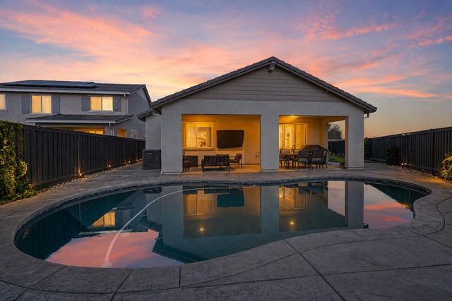 976 Garzas St, Lathrop, CA 95330
