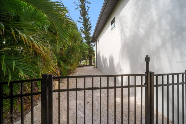 626 BUTTONWOOD DRIVE, Longboat Key, FL 34228
