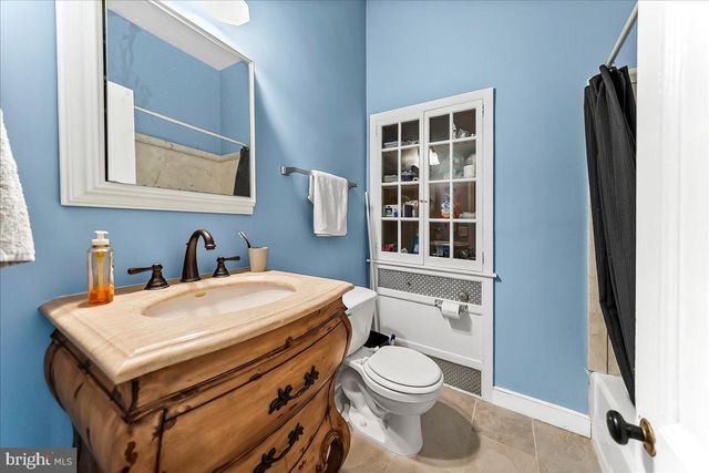 205 LONDON GROVE RD, West Grove, PA 19390