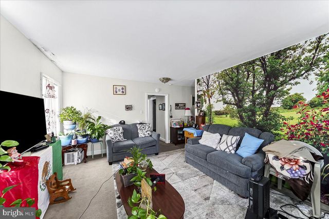 205 LONDON GROVE RD, West Grove, PA 19390