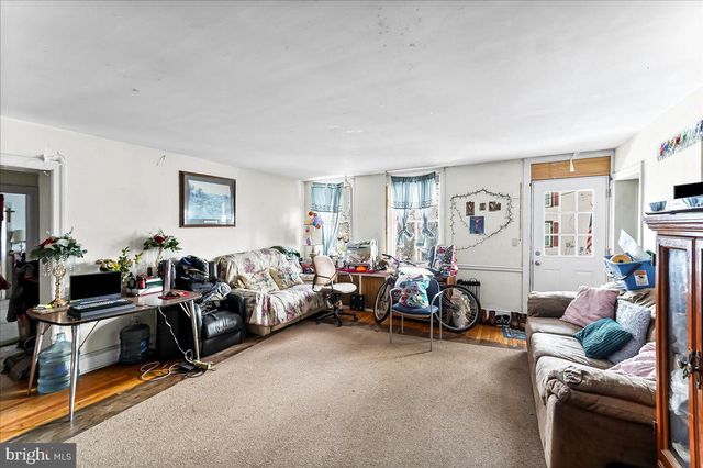 205 LONDON GROVE RD, West Grove, PA 19390