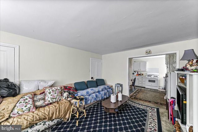 205 LONDON GROVE RD, West Grove, PA 19390