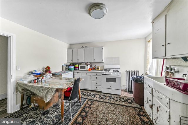 205 LONDON GROVE RD, West Grove, PA 19390