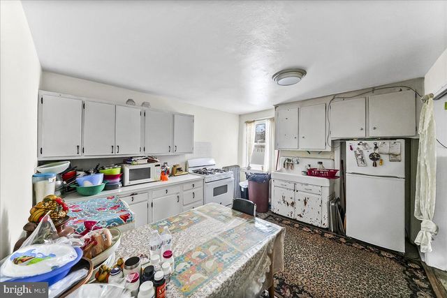 205 LONDON GROVE RD, West Grove, PA 19390