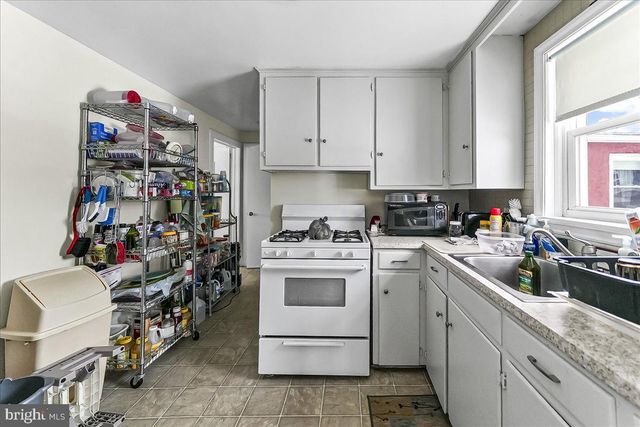 205 LONDON GROVE RD, West Grove, PA 19390