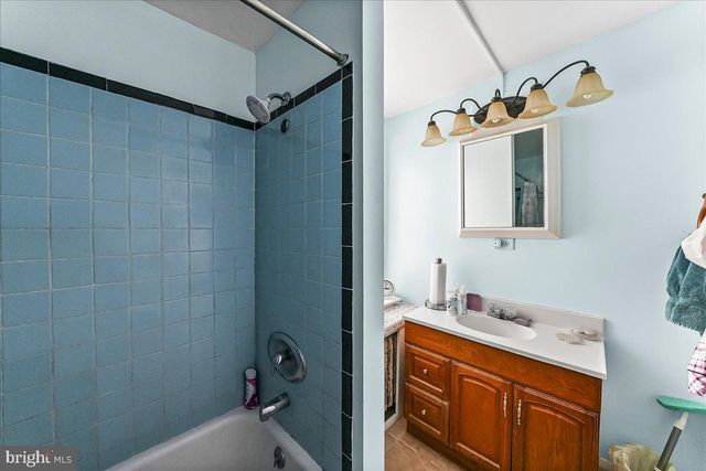 205 LONDON GROVE RD, West Grove, PA 19390