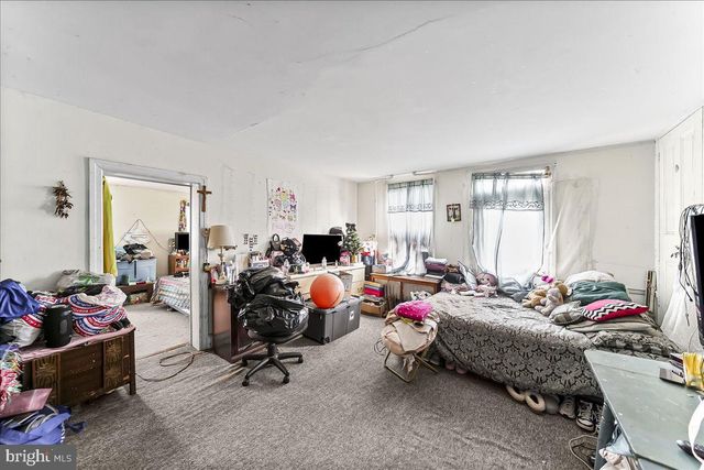 205 LONDON GROVE RD, West Grove, PA 19390